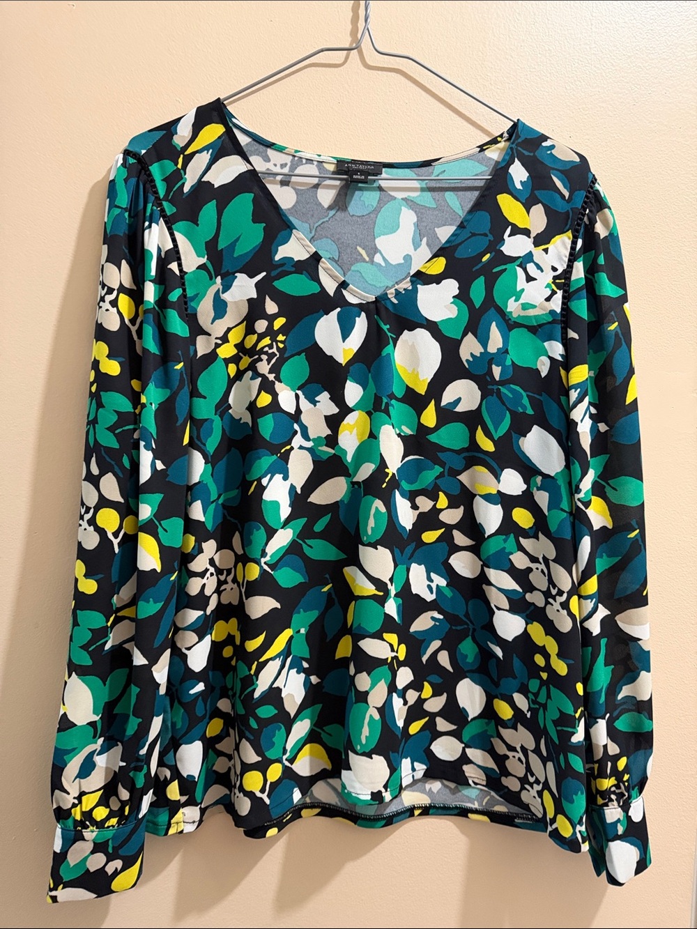 Ann Taylor Black Multi Floral V-Neck Long Sleeve Top